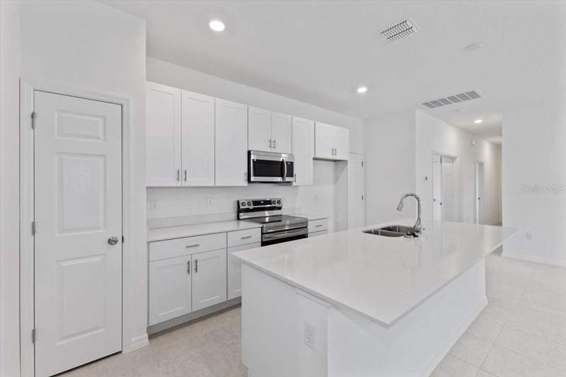 4 bedroom Single Family Residence at 1194 Atlantic Avenue, Mirror Lake Village, Fruitland Park — photo 3
