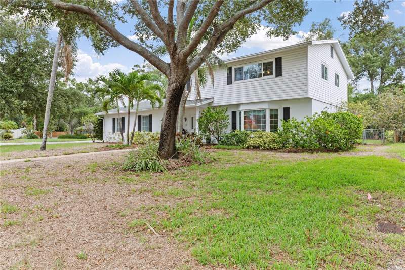 3 bedroom Single Family Residence at 1901 DORMIEONE ROAD, GOLF COURSE & JUNGLE SUB BLOCKS V & W PT RE, ST PETERSBURG — photo 3