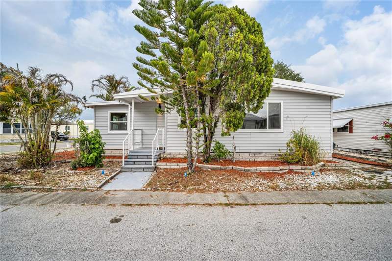 193 BLUE MARLIN DRIVE home for sale in Gull Aire Village