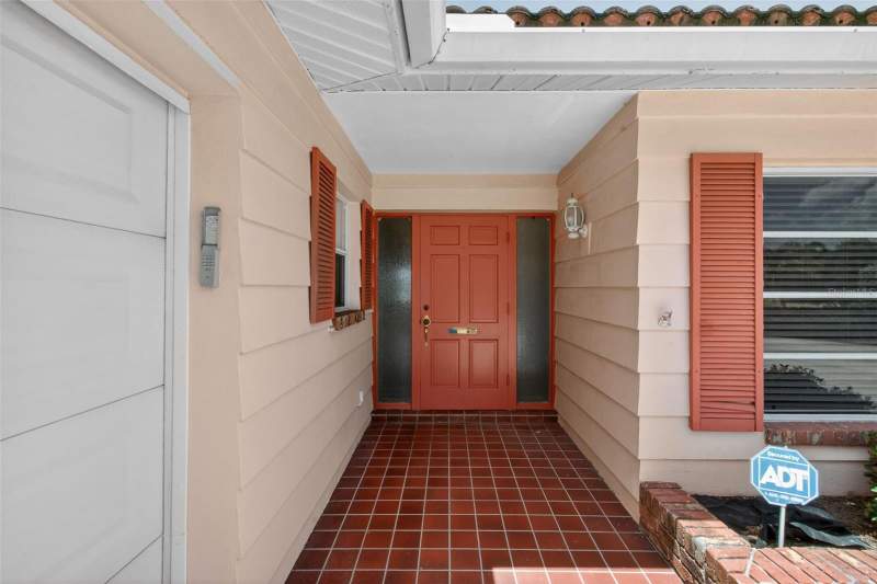 4 bedroom Single Family Residence at 7957 10th Avenue, South Cswy Isle Yacht Club 2nd Add, St Petersburg — photo 3