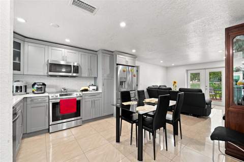 8344 Drycreek Drive, Tampa FL - photo 10 of 38