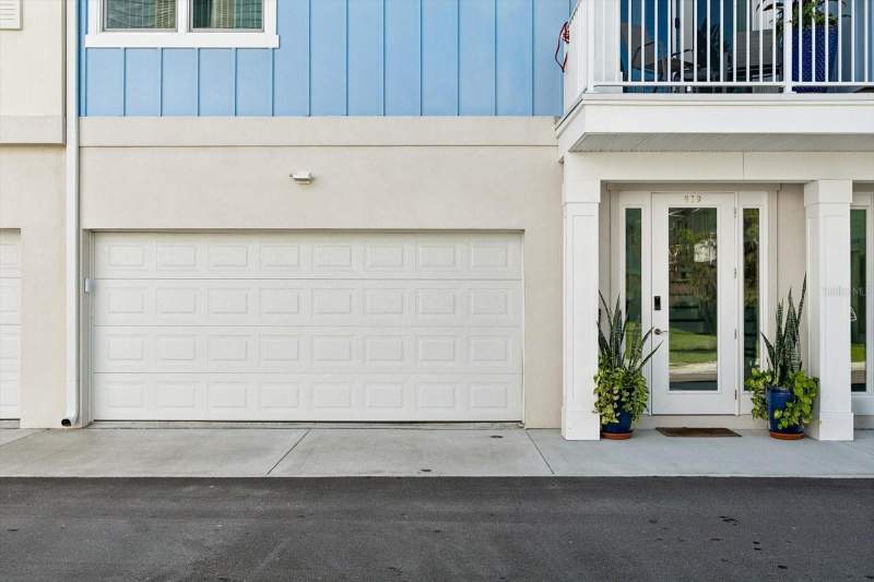3 bedroom Townhouse at 819 Oak Bend Lane, Oak Bend Twnhms, Dunedin — photo 3