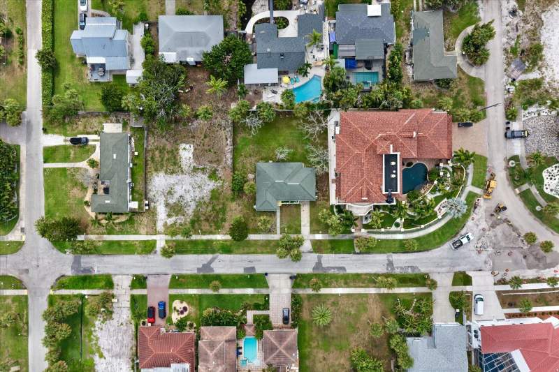 2 bedroom Single Family Residence at 835 Bruce Avenue, Mandalay Sub, Clearwater Beach — photo 3