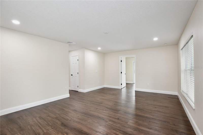 4 bedroom Single Family Residence at 1255 Flint Trail, Lake Harney Estates 5 Acre Dev 256 Parcels, Geneva — photo 4