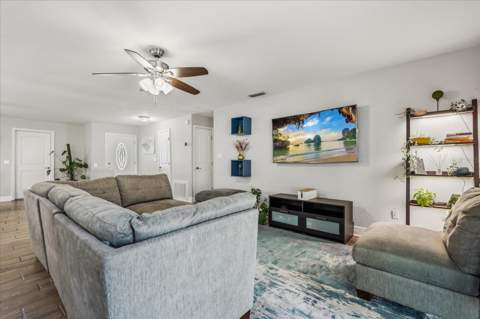 524 E Hillcrest Street, Altamonte Springs FL - photo 9 of 33