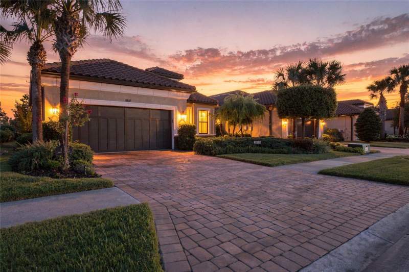 3 bedroom Single Family Residence at 8557 Grand Alberato Road, Esplanade Of Tampa Ph 1, Tampa — photo 2