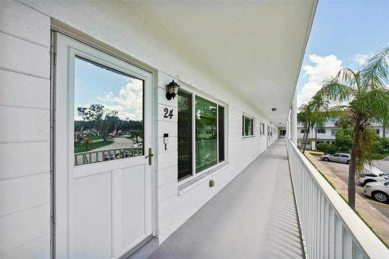2 bedroom Condominium at 2430 Brazilia Drive #24, On Top Of The World, Clearwater — photo 3