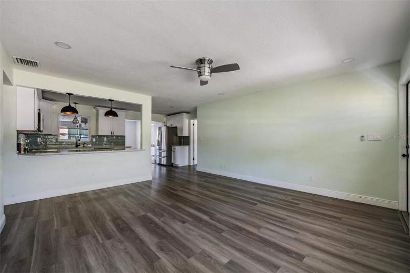 4 bedroom Single Family Residence at 3920 Wahoo Drive, Coquina Key Sec 2, St Petersburg — photo 5