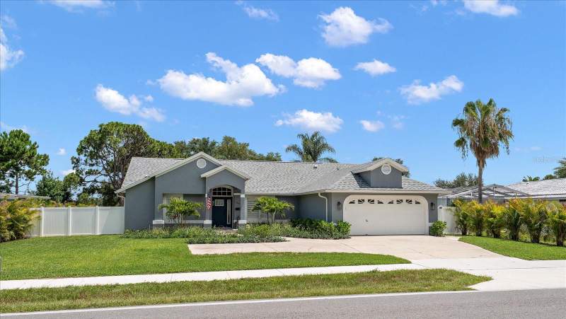 4 bedroom Single Family Residence at 668 Mehlenbacher Road, Belleair Estates 4th Add, Belleair — photo 2
