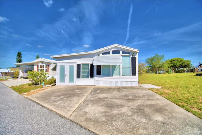 1 bedroom Manufactured Home at 251 Patterson Road #H54, West View Ridge Resorts Inc, Haines City — photo 2