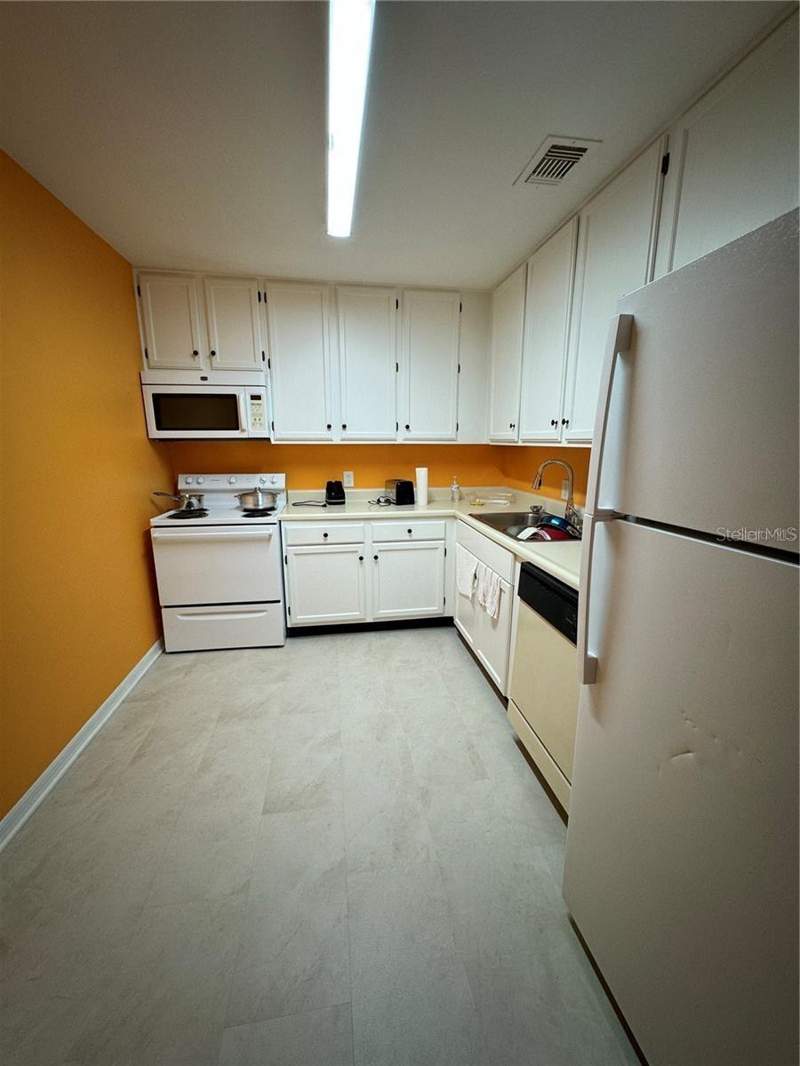 2 bedroom Condominium at 4136 Versailles Drive #4136D, Cypress Pointe/Lk Orlando, Orlando — photo 4