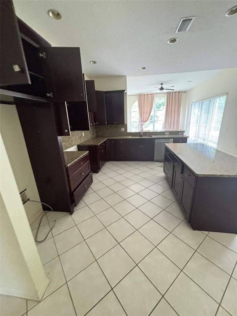 4 bedroom Single Family Residence at 5141 Silver Charm Terrace, Lexington Oaks Ph 1, Zephyrhills — photo 3