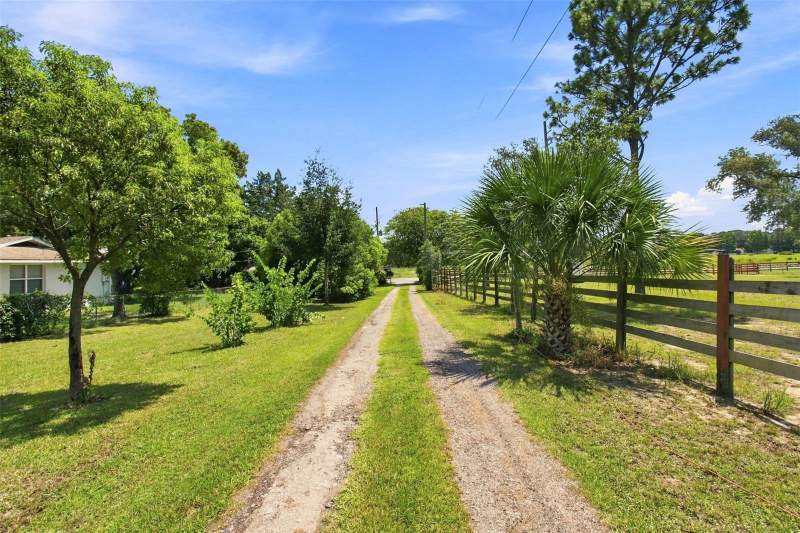 2 bedroom Single Family Residence at 8279 Sunshine Grove Road, Potterfield Garden Ac - G, Brooksville — photo 2