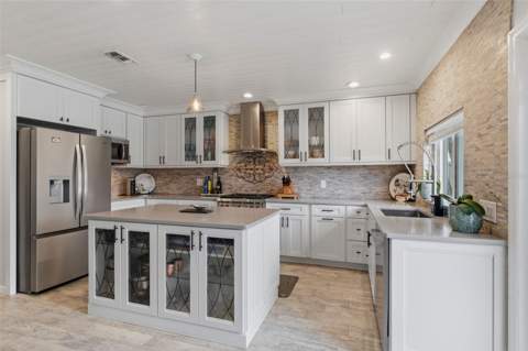 137 12th Street, Tierra Verde FL - photo 11 of 44