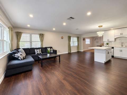 7035 Orkney Avenue, St Petersburg FL - photo 7 of 19