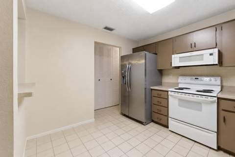 10636 Salamanca Drive, Port Richey FL - photo 11 of 32