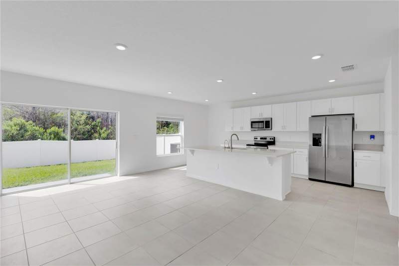 5 bedroom Single Family Residence at 557 Pink Ibis Bend, Southern Pines Ph 4, St Cloud — photo 4