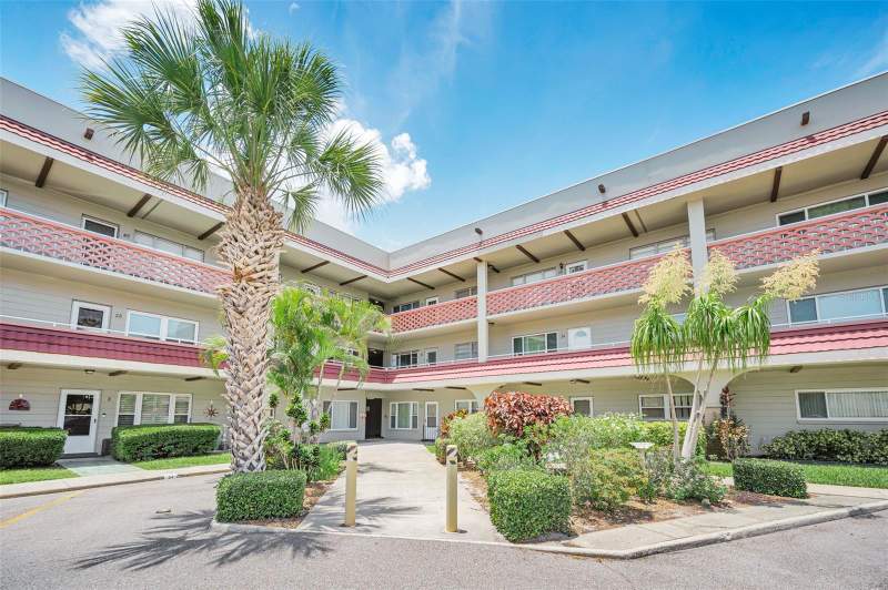 2 bedroom Condominium at 2072 Australia Way #32, On Top Of The World, Clearwater — photo 3