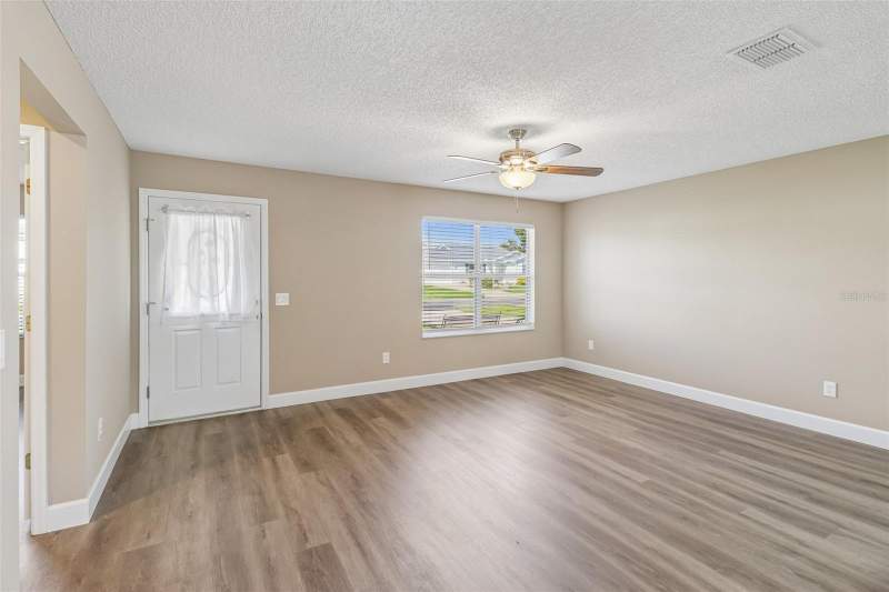 2 bedroom Single Family Residence at 2609 Privada Drive, Villages Of Sumter, The Villages — photo 4