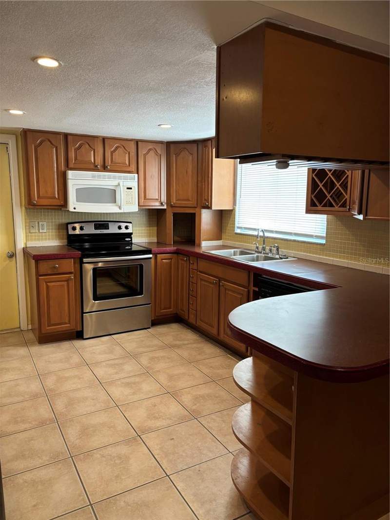 4 bedroom Single Family Residence at 9616 Lake Christina Lane, Embassy Hills, Port Richey — photo 5