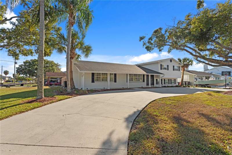 5 bedroom Single Family Residence at 8702 Elmwood Lane, Bay Crest Park Unit 06, Tampa — photo 2