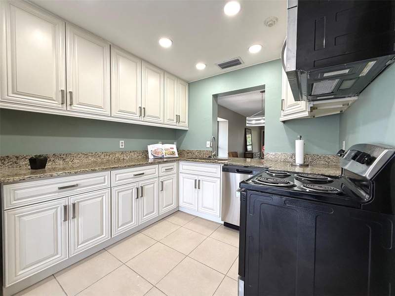 2 bedroom Condominium at 942 N Beneva Road #V28, Glen The, Sarasota — photo 4