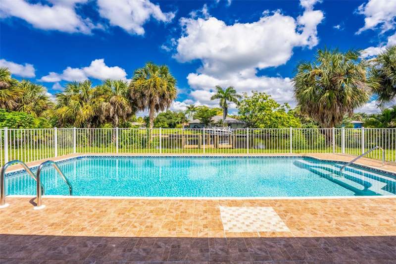 2 bedroom Single Family Residence at 18321 Wolbrette Circle, Port Charlotte Sec 037, Port Charlotte — photo 3