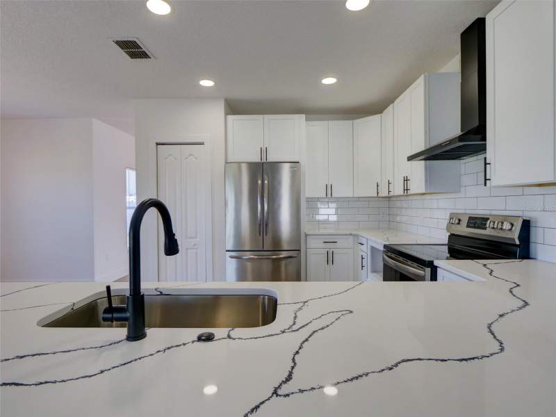 4 bedroom Single Family Residence at 307 Big Black Lane, Poinciana Nbrhd 06 Village 07, Poinciana — photo 4