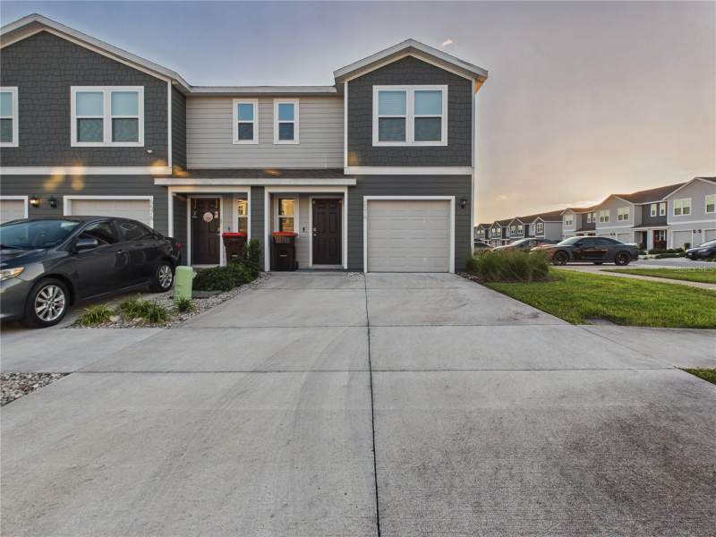 3 bedroom Townhouse at 6574 SW 81st Loop, The Towns At Laurel Commons, Ocala — photo 2