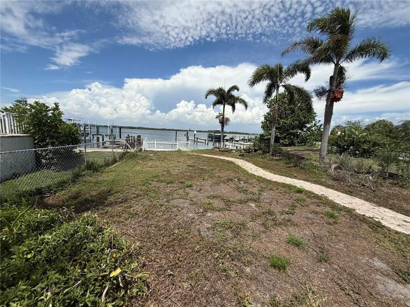 3 bedroom Single Family Residence at 6111 BAYOU GRANDE BOULEVARD, SHORE ACRES BAYOU GRANDE SEC, ST PETERSBURG — photo 4
