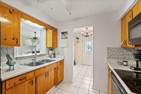 12510 Noreast Lake Drive, Tampa FL - photo 20 of 43