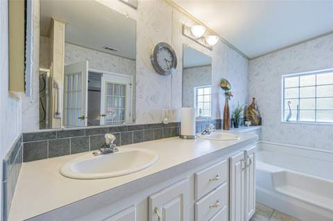 37654 Neukom Avenue, Zephyrhills FL - photo 15 of 56