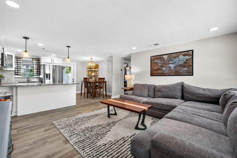 3 bedroom Single Family Residence at 6827 80th Terrace, Fairlawn Park Manor, Pinellas Park — photo 3