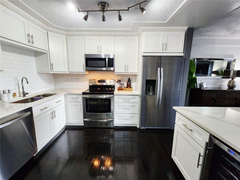 2 bedroom Condominium at 4651 1st Street #306, Racquet Club Northeast Condo The, St Petersburg — photo 3