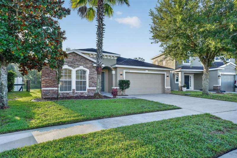 4 bedroom Single Family Residence at 10648 Inside Loop, Countrywalk Un #4 & 5 Ph 3, Orlando — photo 1