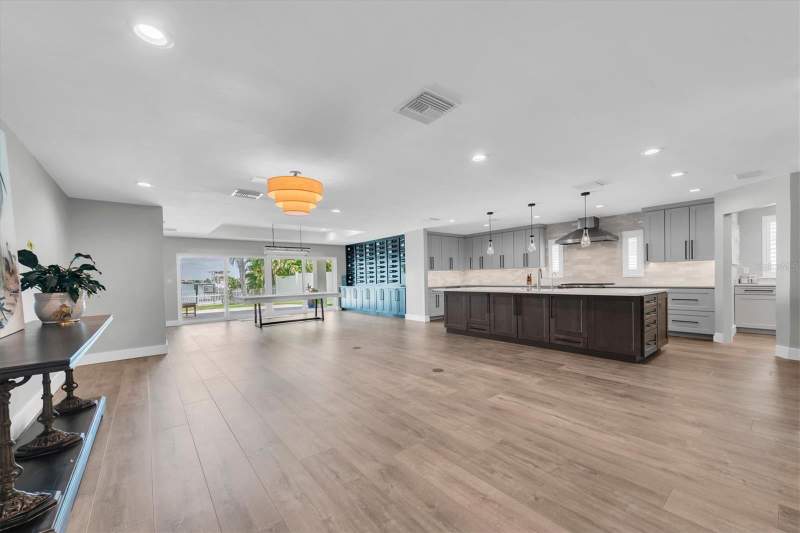 3 bedroom Single Family Residence at 303 N Bath Club Boulevard, Bath Club Estates 2nd Add, North Redington Beach — photo 5