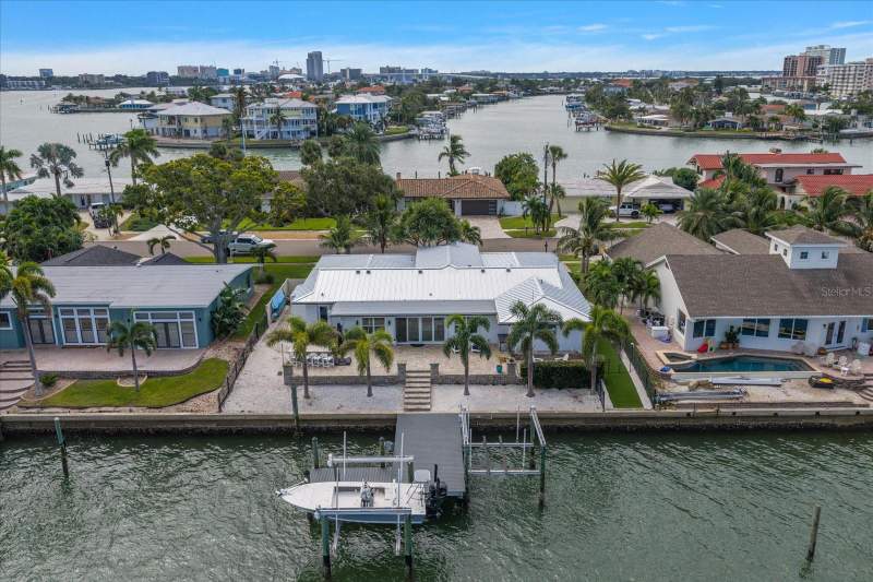 4 bedroom Single Family Residence at 430 Palm Island, Island Estates Of Clearwater Unit 6-A, Clearwater Beach — photo 4
