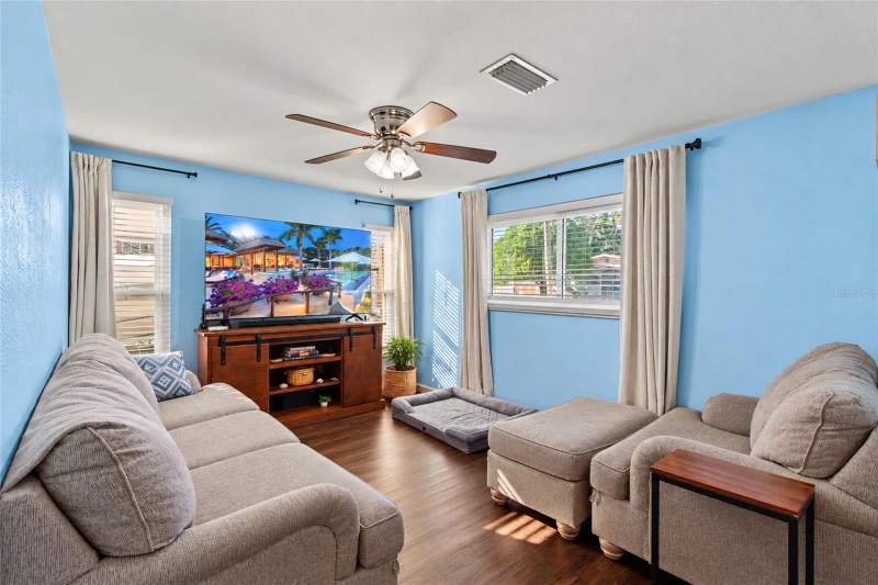 2 bedroom Single Family Residence at 4490 49th Avenue, Royal Palm Trailer Homes, St Petersburg — photo 5