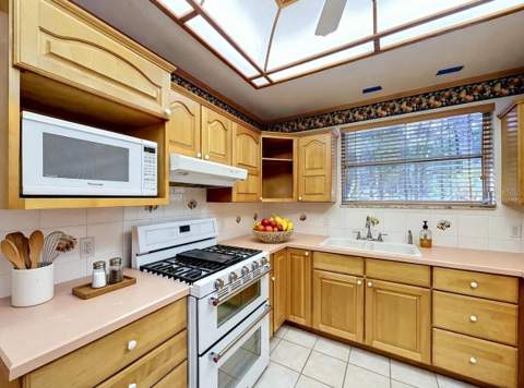 17932 Wendy Sue Avenue, Hudson FL - photo 22 of 98