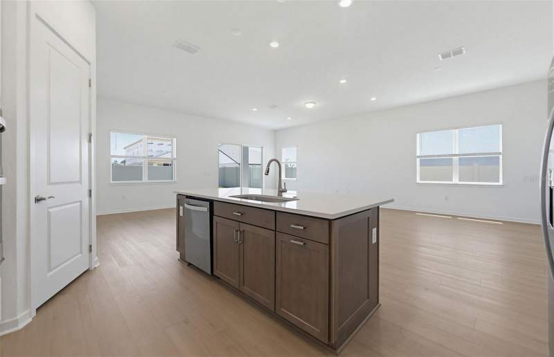 3 bedroom Single Family Residence at 6995 Depue Drive, Vidas Way Legacy Phase 1B, Wesley Chapel — photo 4