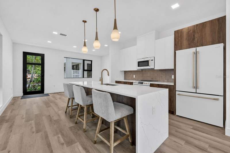 2 bedroom Townhouse at 3603 1st Avenue, Junction Twnhms, St Petersburg — photo 5