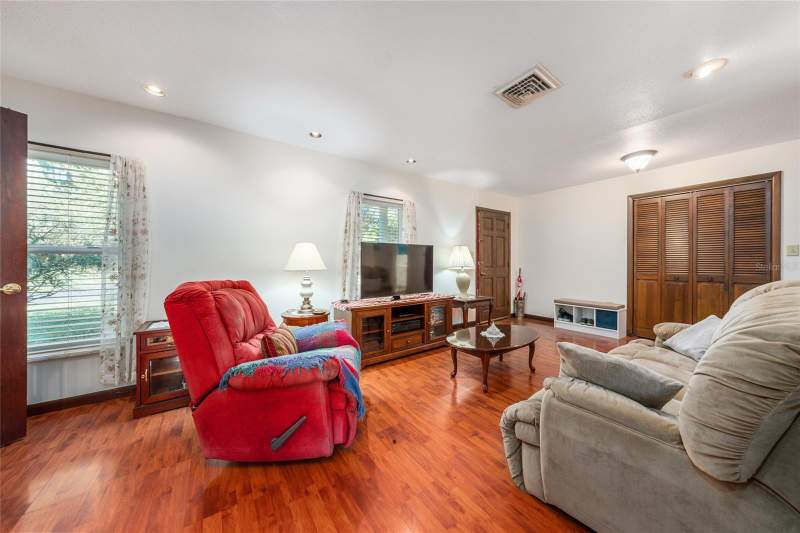 4 bedroom Single Family Residence at 1008 S Mildred Avenue, Parsons Add To Brooksville, Brooksville — photo 5