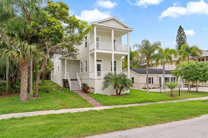 3 bedroom Single Family Residence at 385 Georgia Avenue, Seaside Assembly, Crystal Beach — photo 2