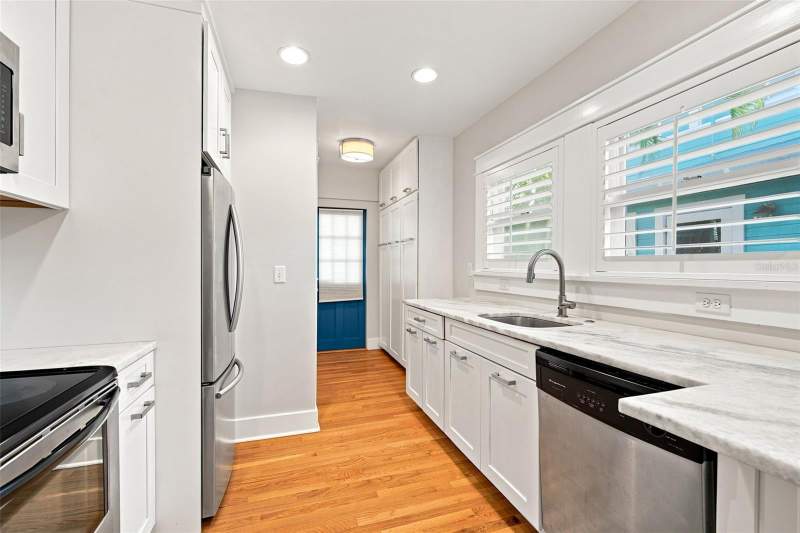 2 bedroom Single Family Residence at 719 S Bungalow Terrace, Bungalow Terrace, Tampa — photo 5