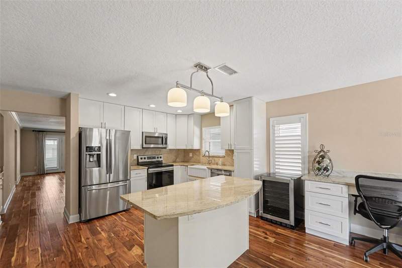 2 bedroom Townhouse at 1683 Watermark Circle, Watermark Condo, St Petersburg — photo 3