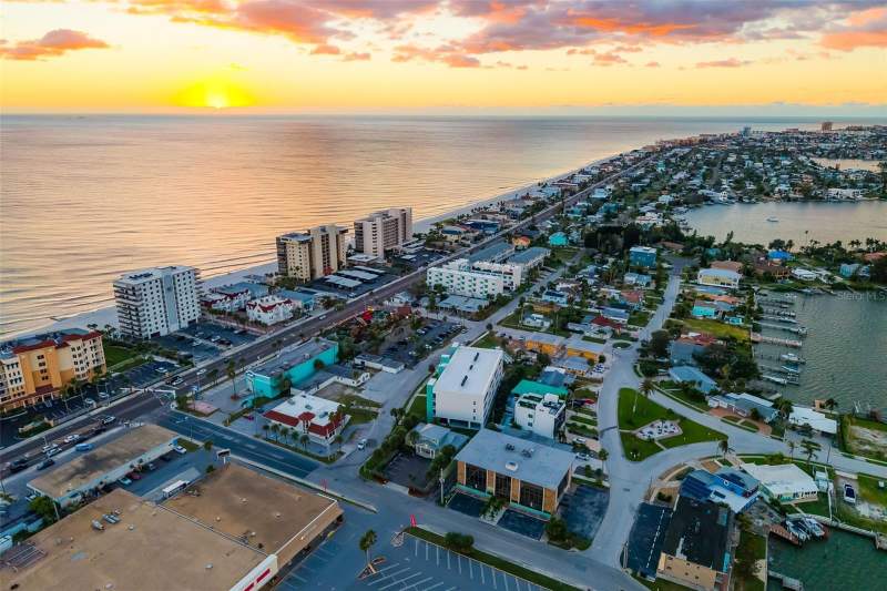 3 bedroom Condominium at 15305 1st Street #201, Madeira Del Mar Condo, Madeira Beach — photo 2