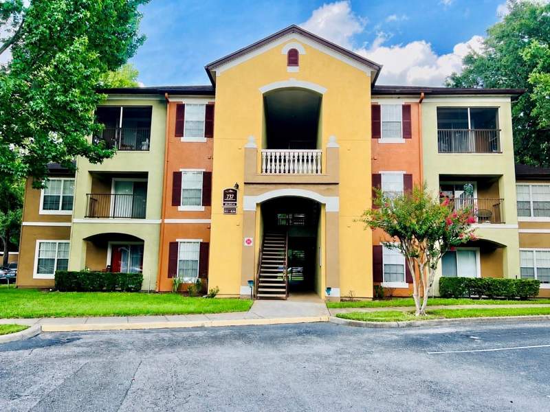 Crest At Waterford Lakes Condo
