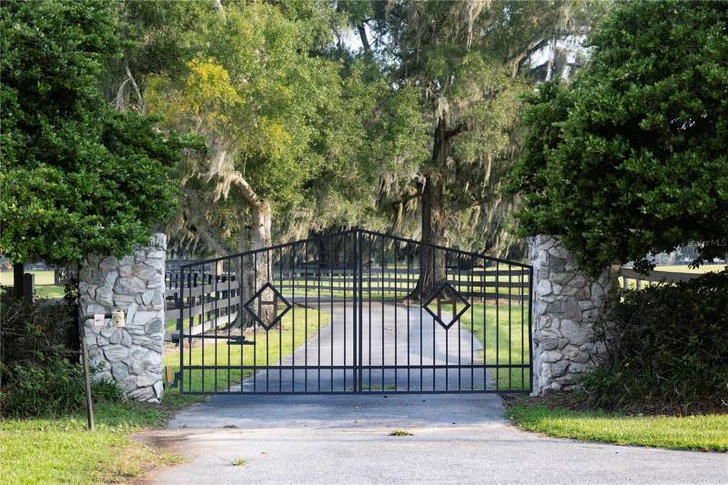 13 bedroom Single Family Residence at 12870 W Highway 40, Ocala, Ocala — photo 3
