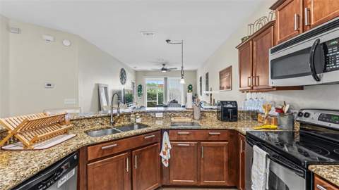 4275 Winding Vine Drive, Lakeland FL - photo 6 of 38