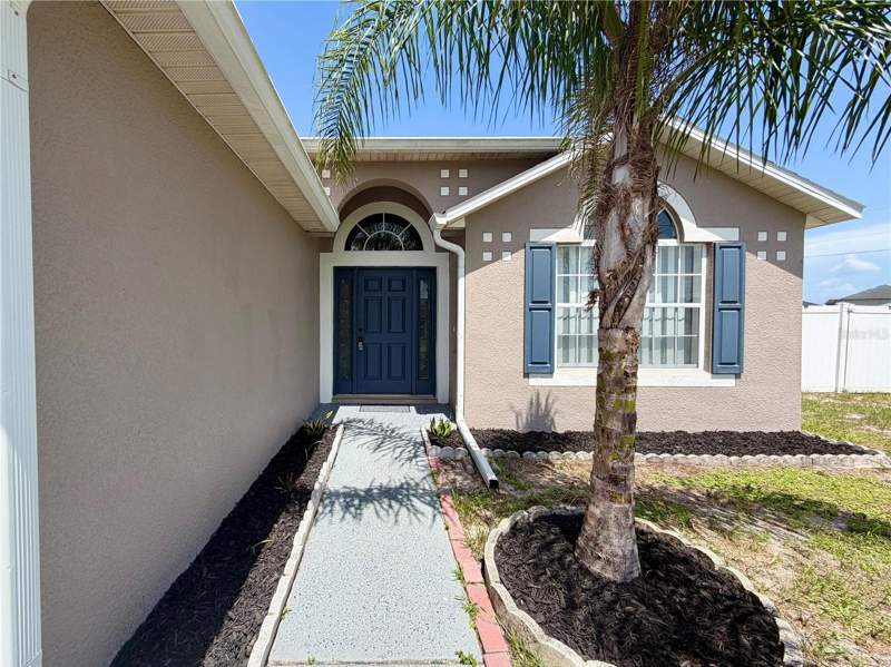 3 bedroom Single Family Residence at 100 Cimarron Lane, Poinciana Nbrhd 06 Village 07, Poinciana — photo 2